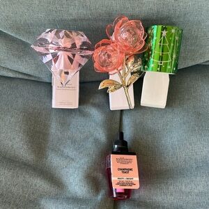 3 Wallflowers Fragrance Plugs and 1 Refill